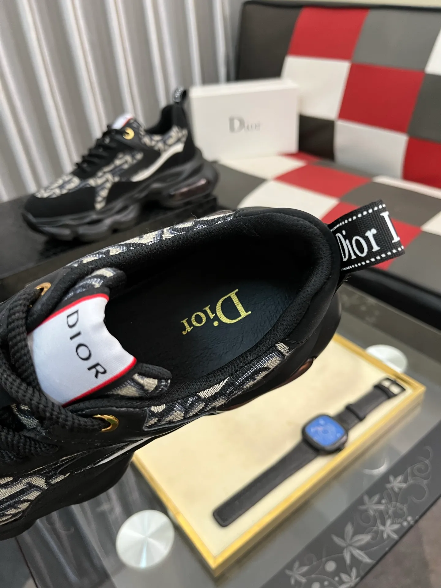Men's shoes💰438⌚️⌚️[Dior] Dior's new men's genuine leather casual shoes, the highest version on the market, any comparison is welcome🆚! The original leather has excellent texture and is super high-end! Fetal sheep net lining imported from Italy, removable pad! Luxurious materials and fine workmanship, highly recommended! Code number: 38-442️⃣Colors available